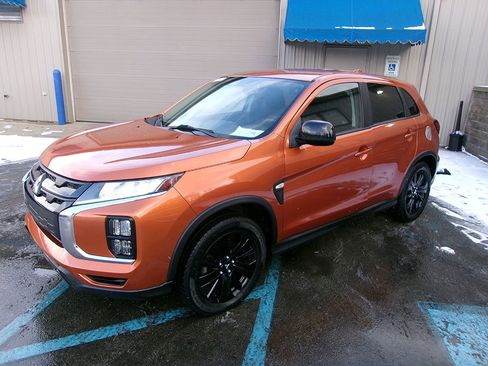 Used 2021 Mitsubishi Outlander Sport LE image 1
