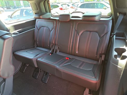 Used 2024 Ford Expedition Limited AWD/4WD image 12