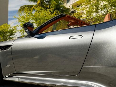 Used 2023 Aston Martin DBS Volante image 18