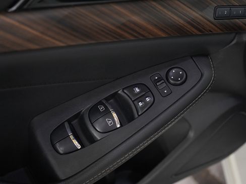 Used 2017 Nissan Maxima Platinum FWD image 18