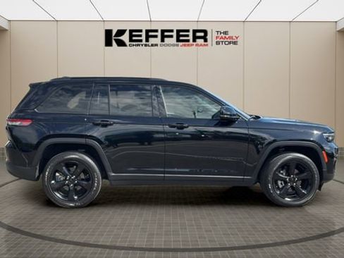 Used 2023 Jeep Grand Cherokee Altitude image 7