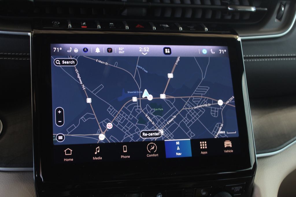 Used 2024 Jeep Grand Cherokee Limited RWD image 16