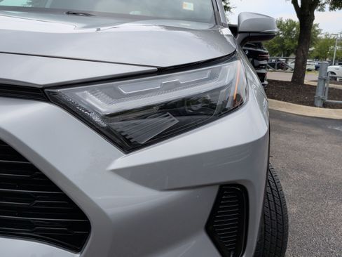 Used 2022 Toyota RAV4 SE AWD/4WD image 3