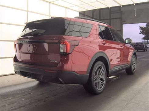 Used 2025 Ford Explorer ST-Line w/ Premium Package AWD/4WD image 3