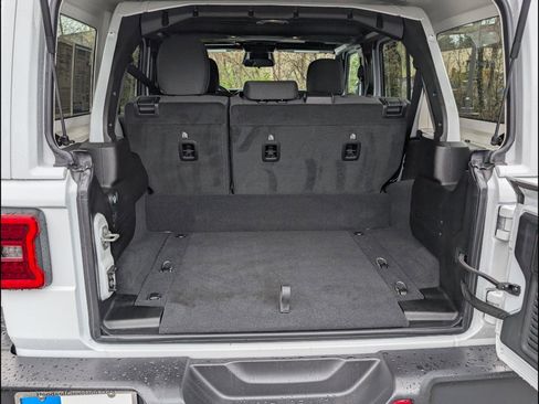 Used 2025 Jeep Wrangler Sahara 4xe image 20