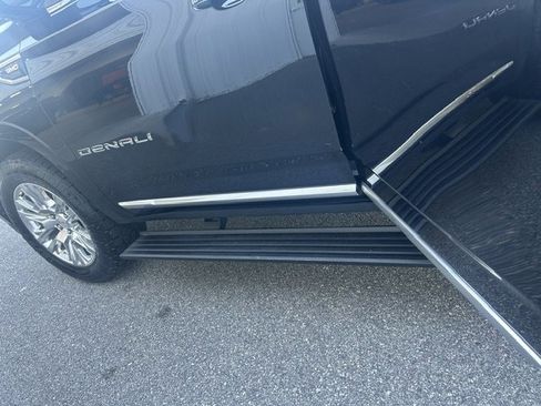 Used 2023 GMC Yukon Denali AWD/4WD image 14