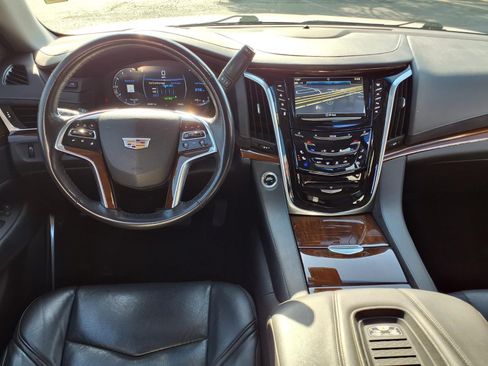 Used 2020 Cadillac Escalade Luxury RWD image 13