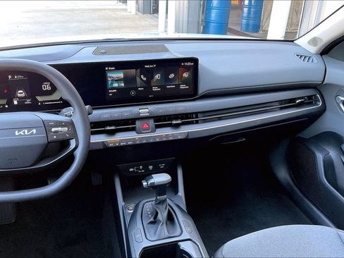 Used 2025 Kia K4 FWD image 6