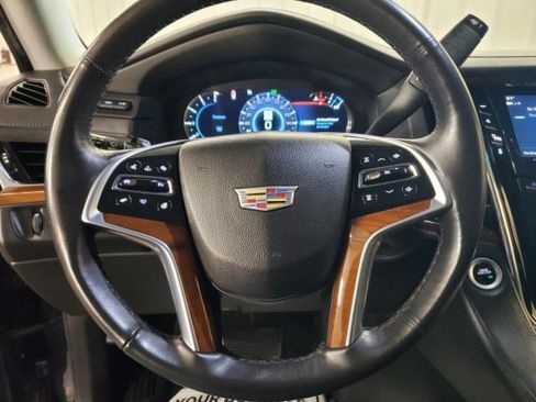 Used 2017 Cadillac Escalade Luxury AWD/4WD image 23