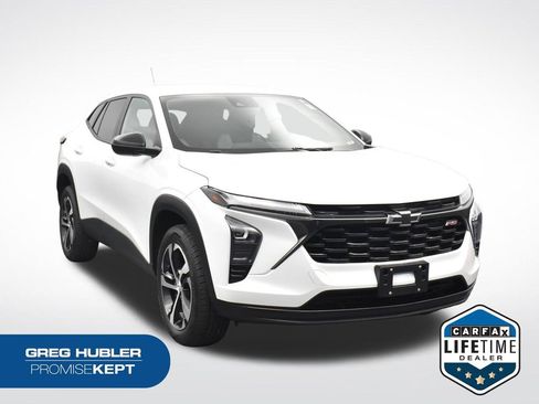 Used 2024 Chevrolet Trax RS FWD image 1