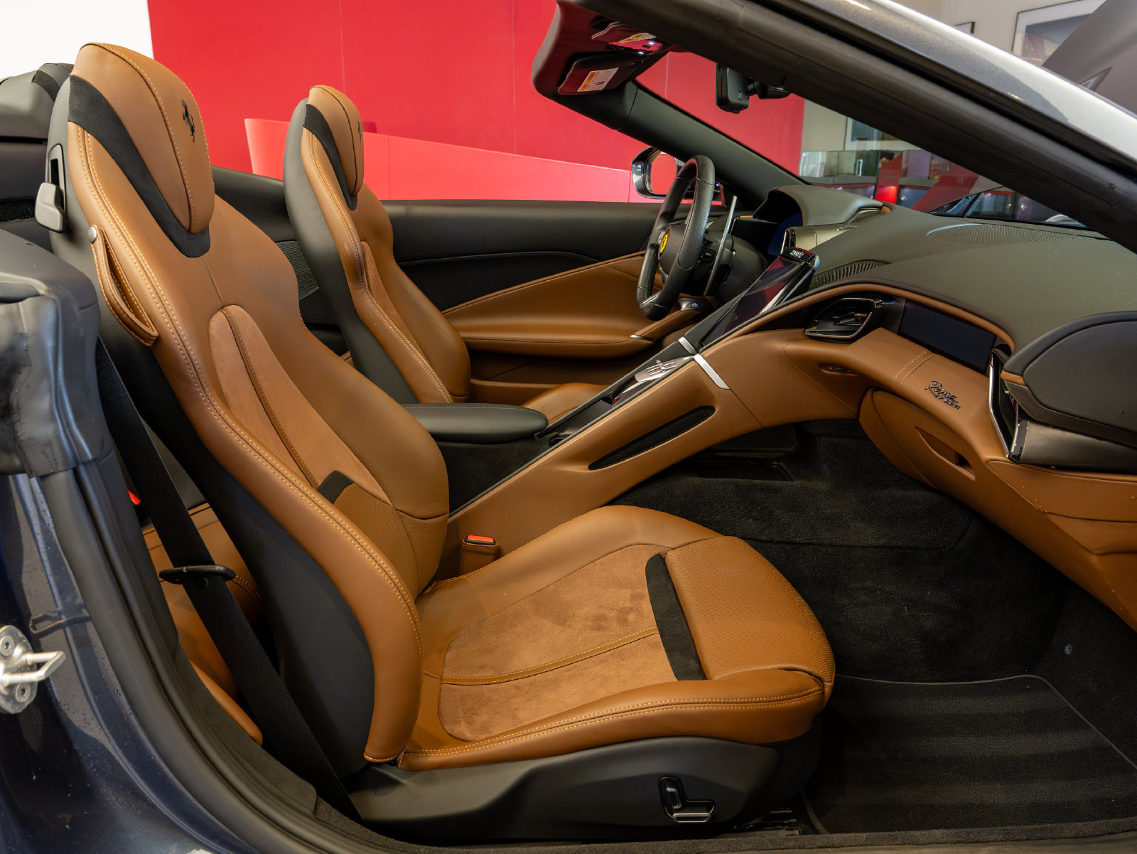 Used 2025 Ferrari Roma Spider RWD image 20