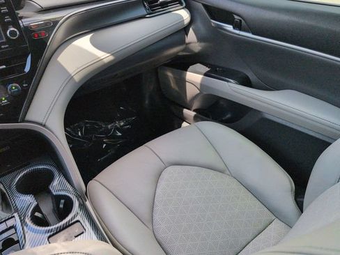 Used 2022 Toyota Camry XSE FWD image 15