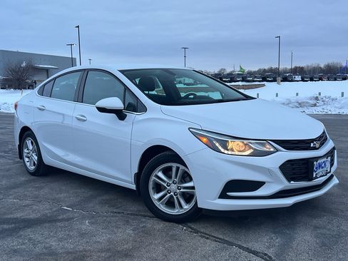 Used 2018 Chevrolet Cruze LT w/ Convenience Package image 6