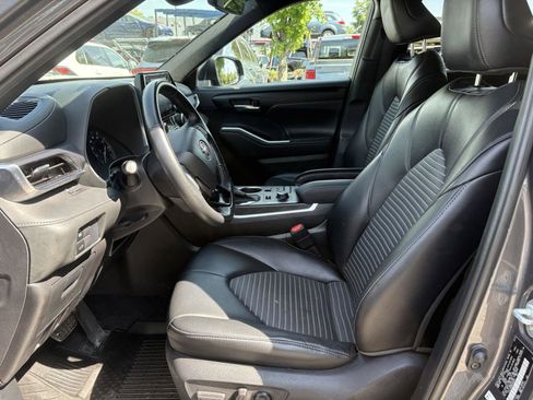Used 2021 Toyota Highlander XSE image 10
