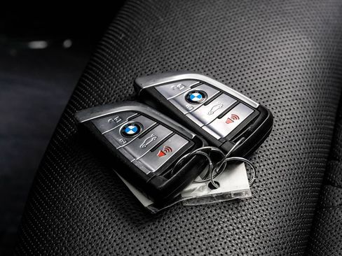 Used 2018 BMW M550i xDrive image 57