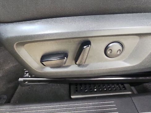 Used 2023 Nissan Rogue SV image 15