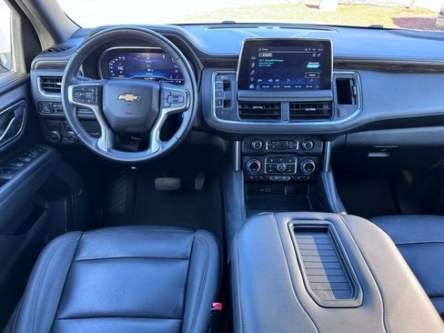 Used 2023 Chevrolet Suburban LT image 4