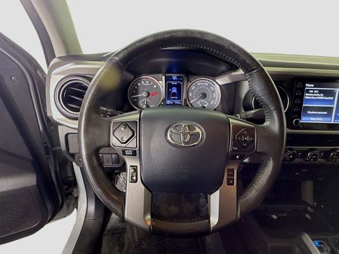Used 2020 Toyota Tacoma SR5 RWD image 13