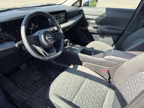 Used 2025 Nissan Kicks SV w/ SV Premium Package AWD/4WD image 8