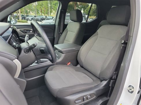 Used 2023 Chevrolet Traverse LT image 17