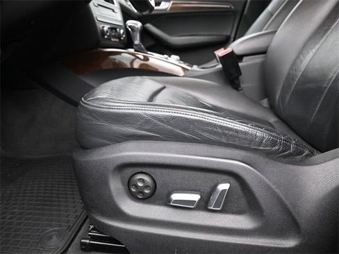 Used 2016 Audi Q5 2.0T Premium Plus w/ Technology Package image 19
