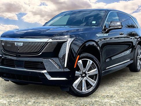 Certified 2025 Cadillac Escalade IQ Luxury 2 w/ LPO, Premium Carpet Package AWD/4WD image 3