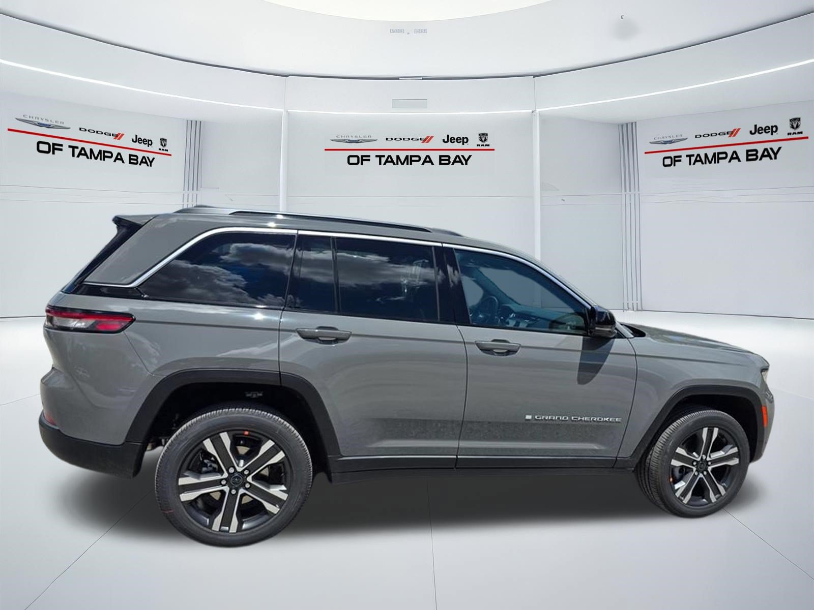 New 2027 Jeep Grand Cherokee Limited w/ Technology Group II AWD/4WD image 7