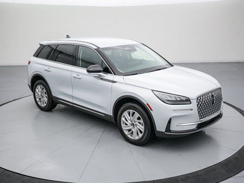 Used 2025 Lincoln Corsair AWD image 2