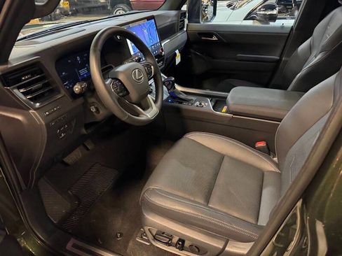 Used 2025 Lexus GX 550 w/ Accessory Package (2T) AWD/4WD image 21
