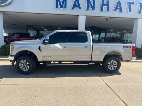 Used 2017 Ford F250 XLT w/ XLT Premium Package AWD/4WD image 13