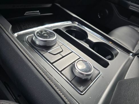 Used 2024 Ford Expedition Max XLT image 25