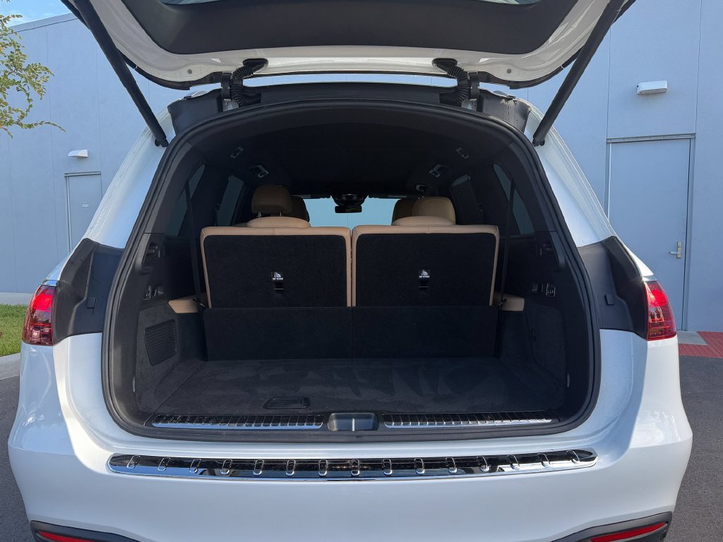 Used 2025 Mercedes-Benz GLS 580 4MATIC image 10