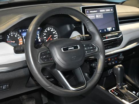 Used 2024 Jeep Compass Limited image 2