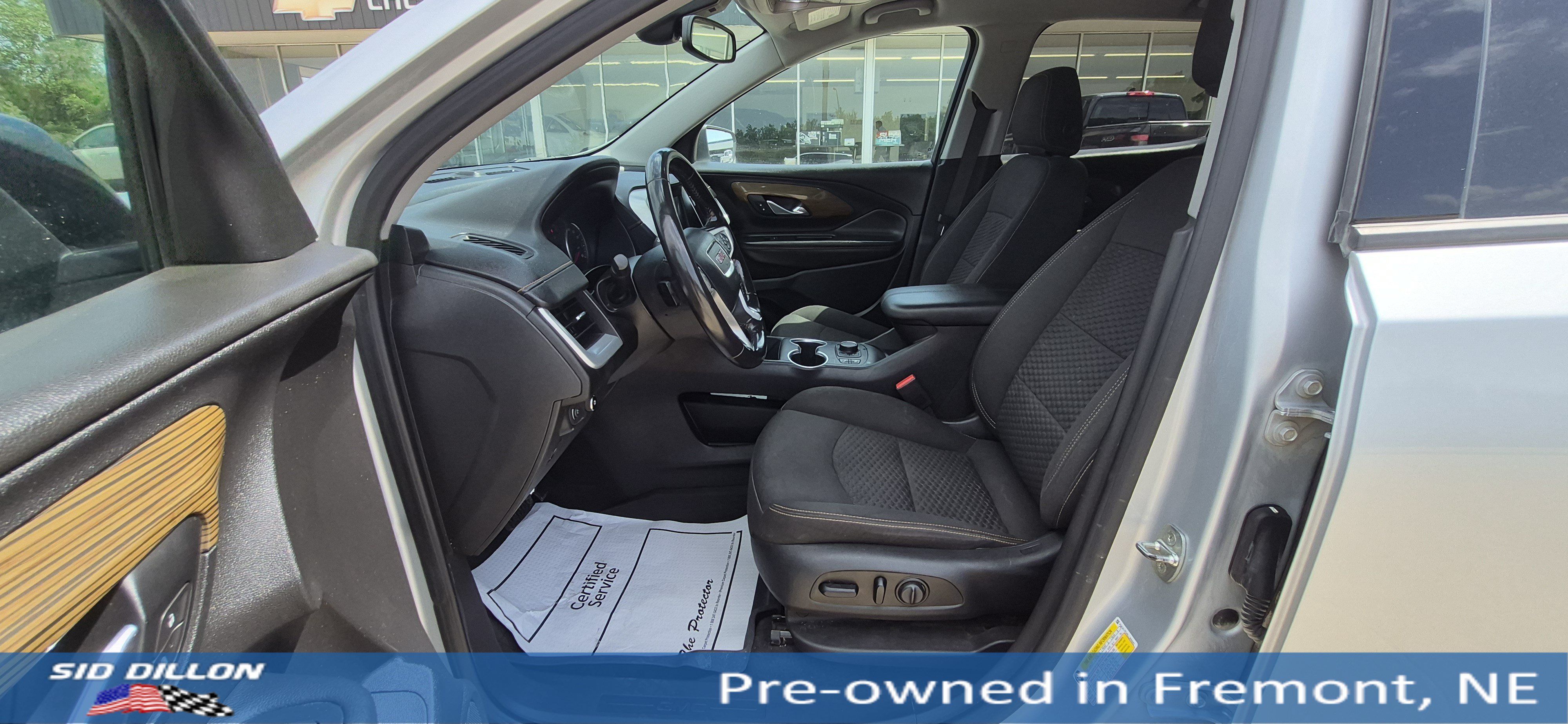 Used 2020 GMC Terrain SLE w/ Driver Convenience Package AWD/4WD image 3