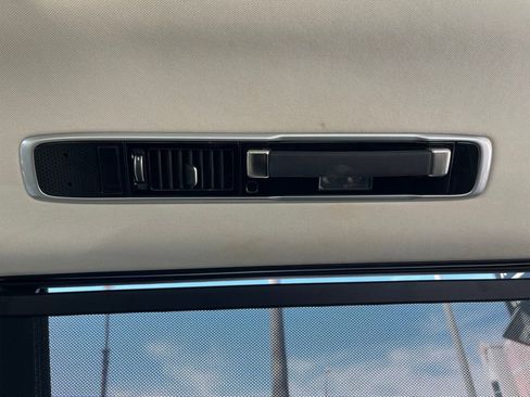 Used 2023 Land Rover Range Rover Long Wheelbase SE image 24