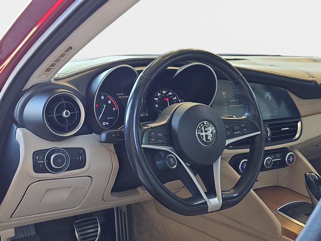Used 2019 Alfa Romeo Giulia Ti w/ Quick Order Package 22X Lusso AWD/4WD image 18