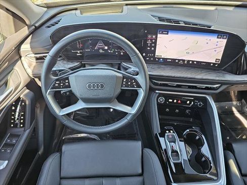 Used 2025 Audi Q5 Premium Plus w/ Premium Plus AWD/4WD image 5