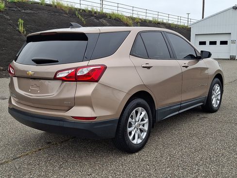 Used 2019 Chevrolet Equinox LS w/ LS Convenience Package AWD/4WD image 6