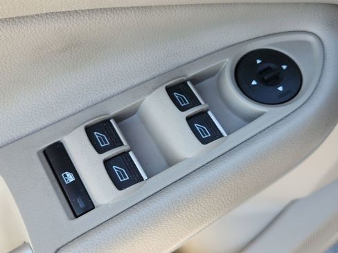 Used 2017 Ford Escape SE w/ Equipment Group 201A image 17