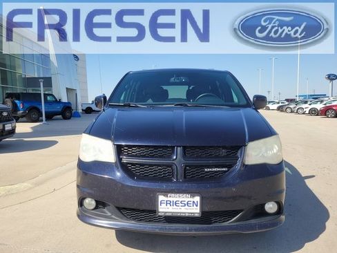 Used 2011 Dodge Grand Caravan R/T w/ Driver Convenience Group image 2