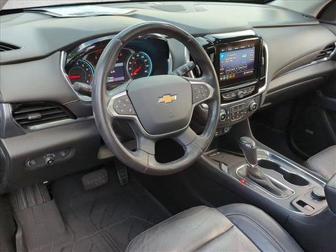 Used 2020 Chevrolet Traverse Premier w/ LPO, Blackout Package FWD image 10