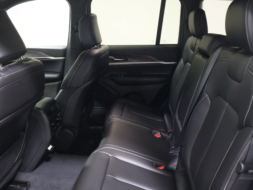 New 2027 Jeep Grand Cherokee Limited AWD/4WD image 11