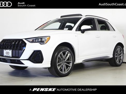 Used 2022 Audi Q3 2.0T Premium w/ Black Optic Sport Package image 1