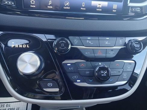 Used 2024 Chrysler Pacifica Touring-L image 33