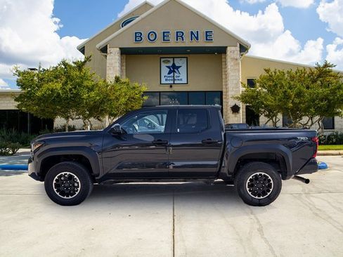 Used 2025 Toyota Tacoma TRD Off-Road image 2