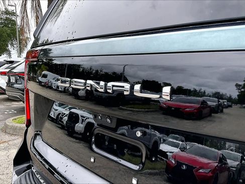 Used 2025 GMC Yukon Denali Ultimate AWD/4WD image 31