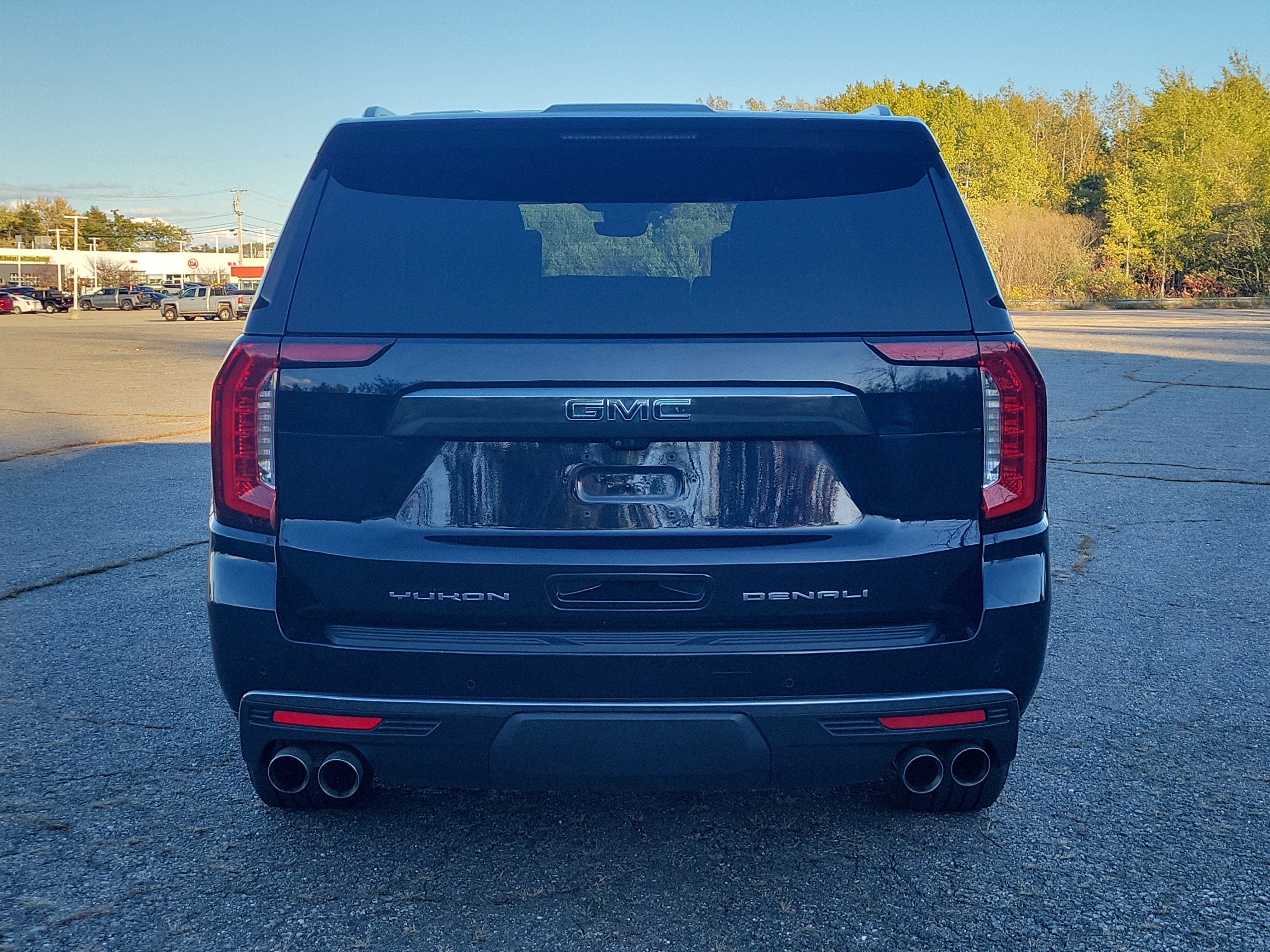 Used 2023 GMC Yukon XL Denali Ultimate AWD/4WD image 6