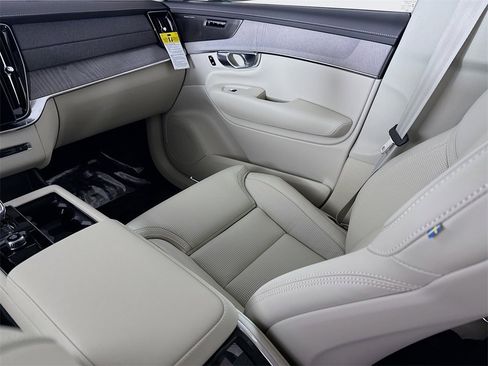 New 2026 Volvo XC90 T8 Ultra w/ Protection Package Premier image 25