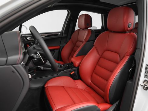 Used 2025 Porsche Macan image 5