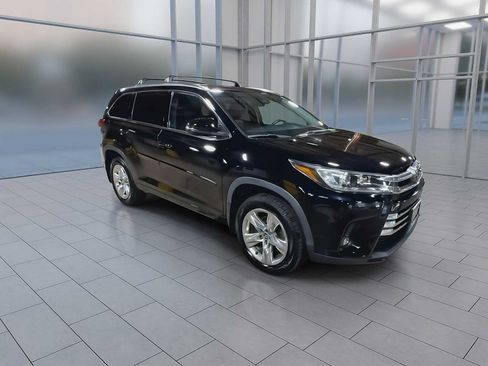 Used 2019 Toyota Highlander Limited AWD/4WD image 2